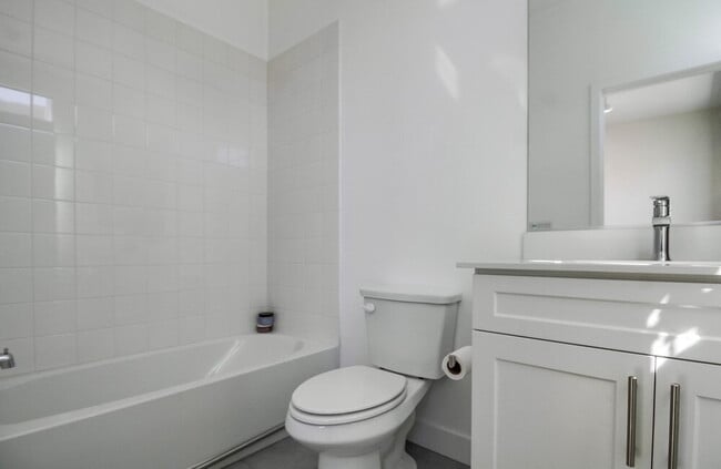 Building Photo - Welcome to your modern La Mesa townhome wi...