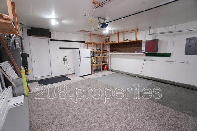 Building Photo - 5903 S Snowdrop Pl