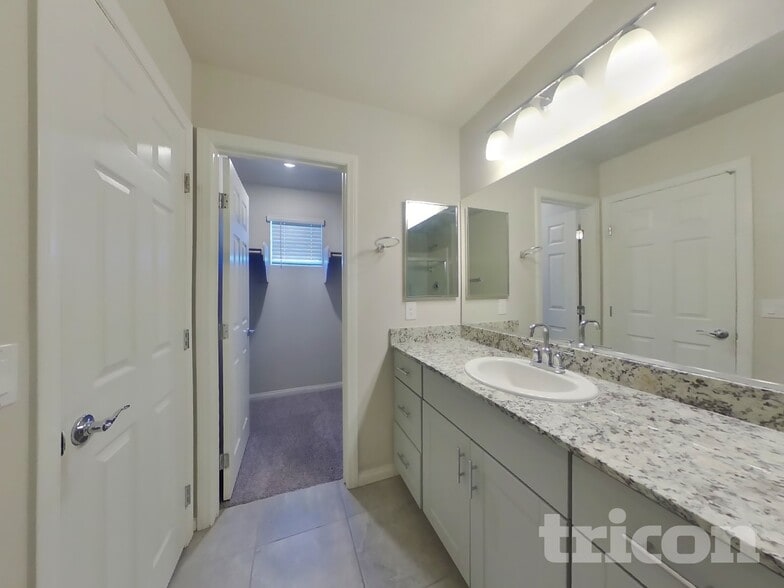 Building Photo - 7237 Halo Falls St