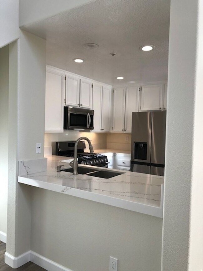 Building Photo - PICTURE PERFECT 2 BR/2 BATH PLUS LOFT END UNIT CONDO WITH DIRECT ACCESS 2 CAR GARAGE