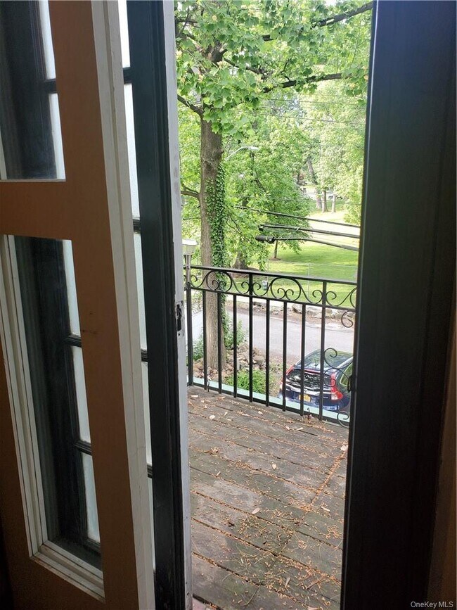 Building Photo - 568 W 261st St