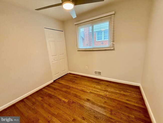 Building Photo - 108 S Jordan St