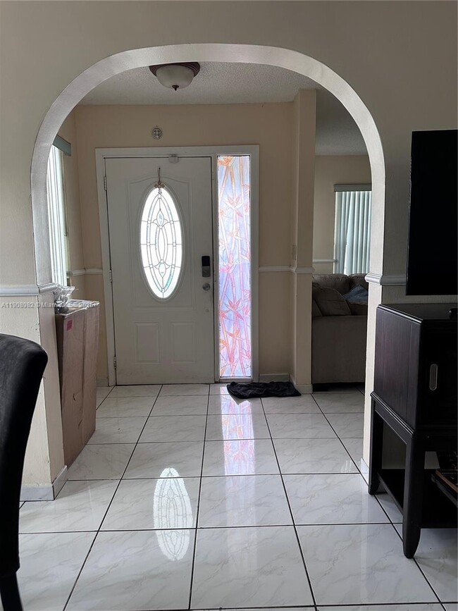 Building Photo - 16215 SW 139th Ct