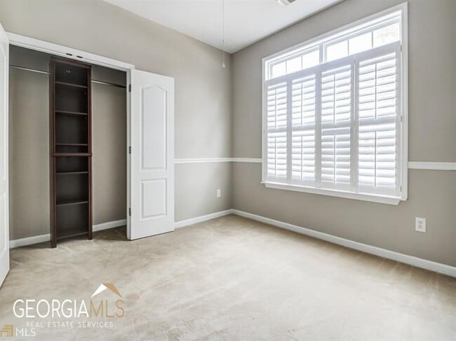 Building Photo - 54 Medallion Park