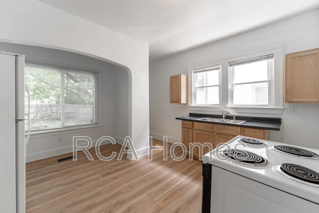 Building Photo - 1125 N Dearborn St