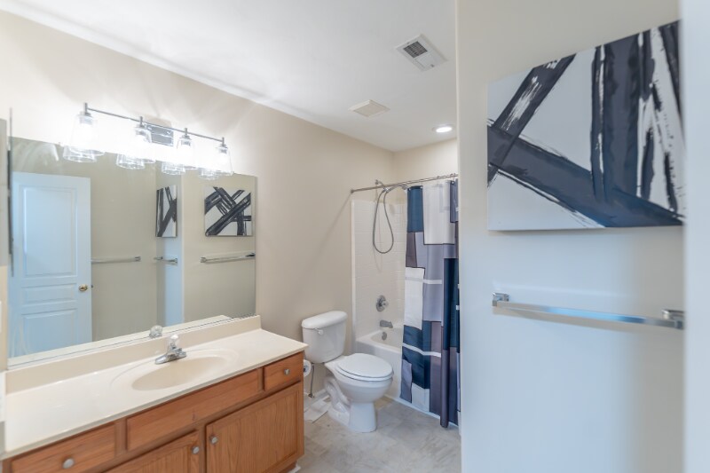 Building Photo - 2076 Queens Point Dr