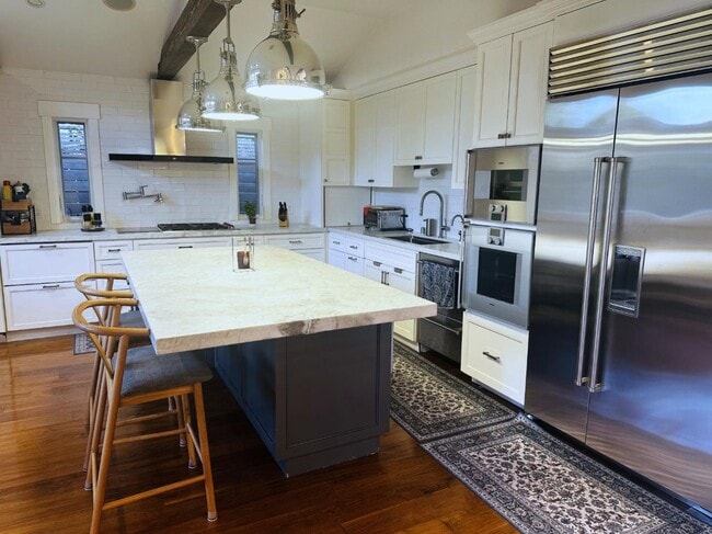 Building Photo - 3179 Bryant St