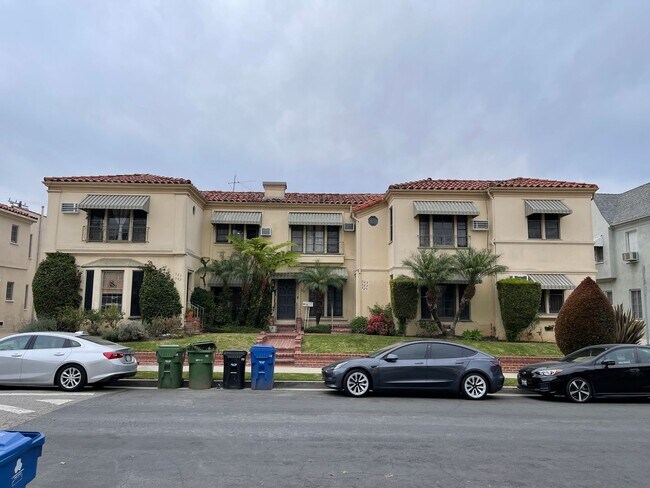 Building Photo - 927 Alandele Ave