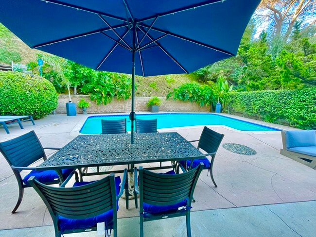 Building Photo - 1907 Maginn Dr