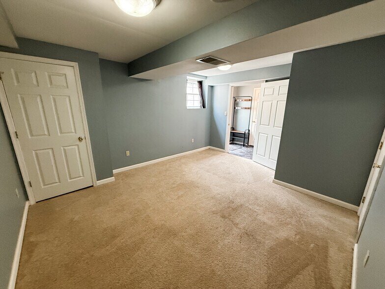 Building Photo - 815 Aztec Dr