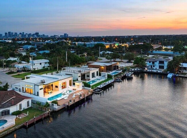 Building Photo - 2225 NE 19th St