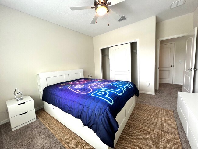 Building Photo - 1043 Taramundi Dr