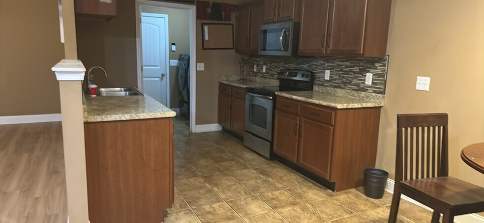 Building Photo - 2221 Trophy Trce