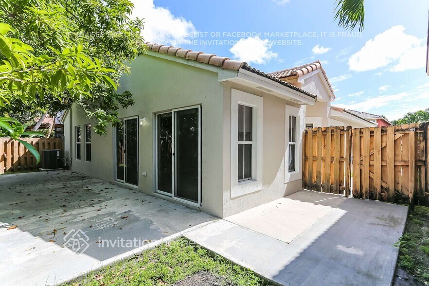 Building Photo - 8410 SW 157th Ct