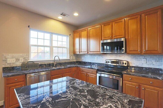 Building Photo - Beautiful 4BR/2.5BA home in the highly sought-after Winterset Woods community!