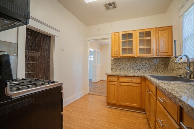 Building Photo - 1001 E Garfield St