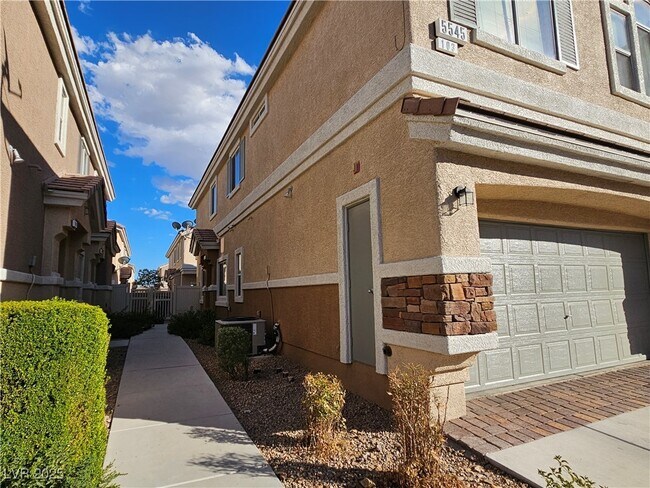 Building Photo - 5545 Dueces Wild Ct