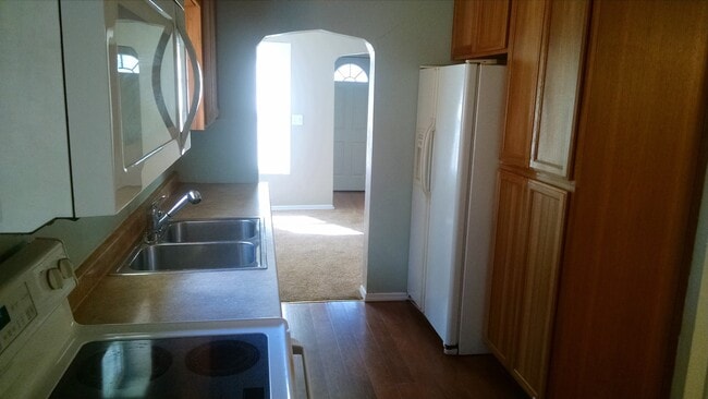 Building Photo - Refurbished Midtown Home