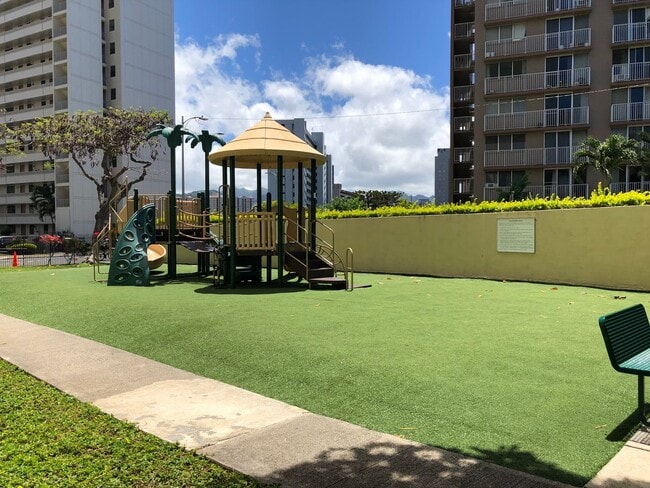 Building Photo - Century West 2 bedroom 2 bathroom 1 covere...