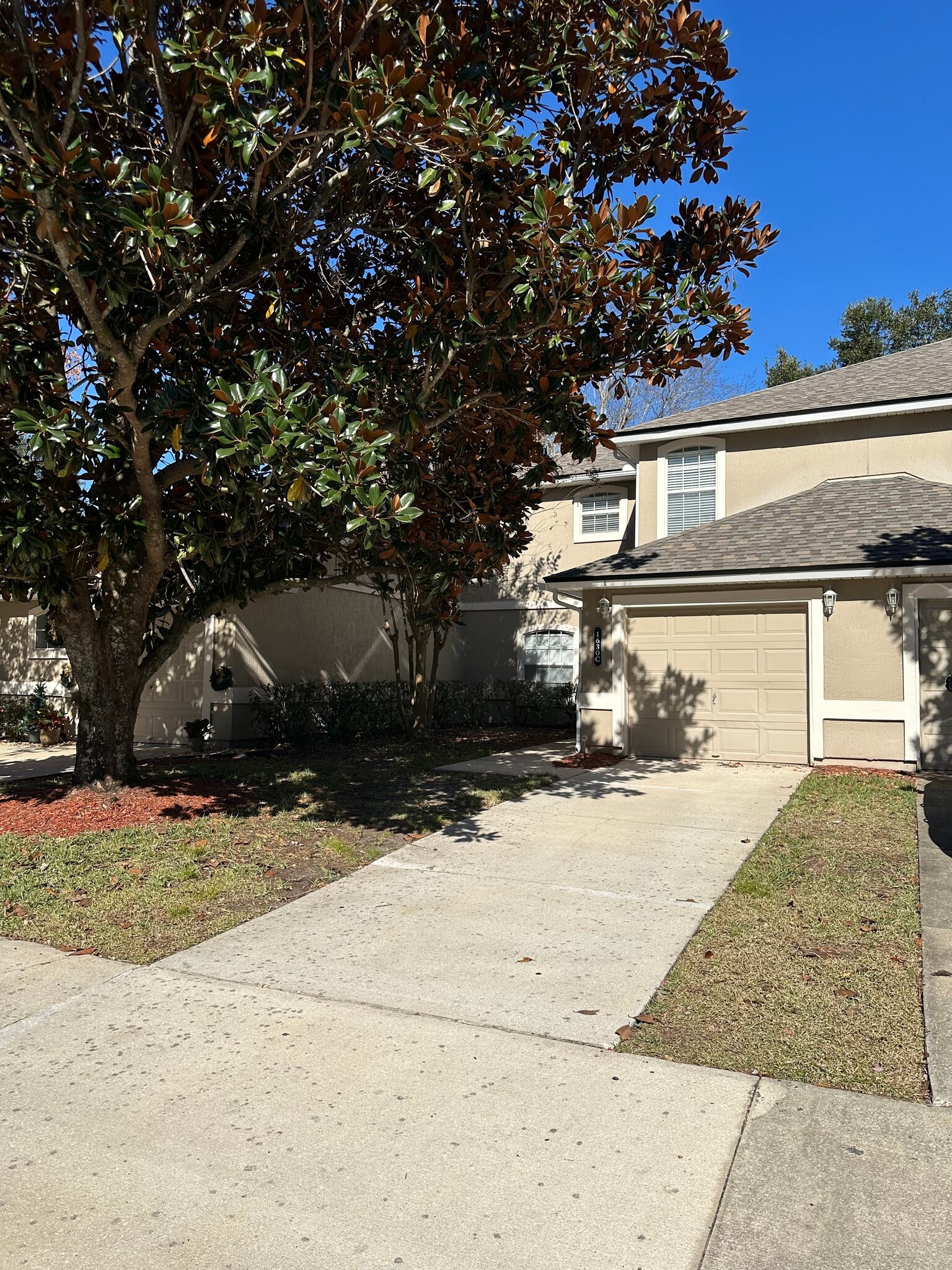 Building Photo - 1630 Vineland Cir