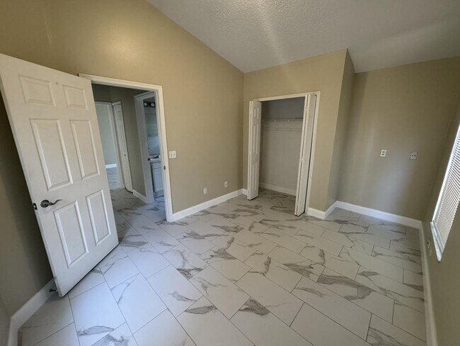 Building Photo - 2347 Blake Way