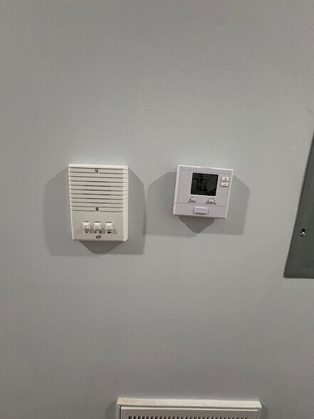 Building Photo - 479 N 6th St