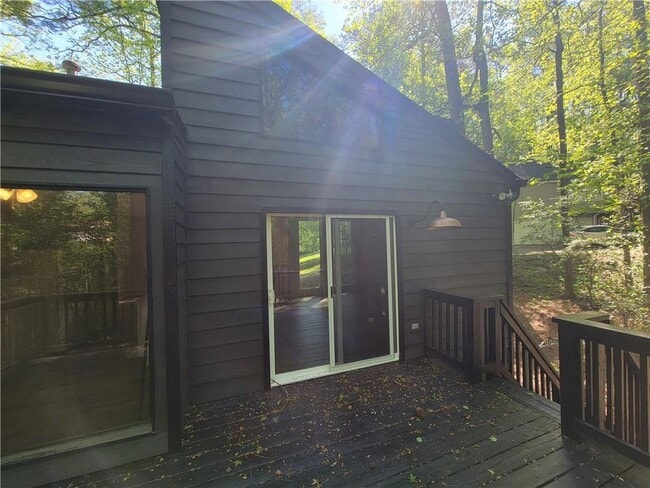 Building Photo - 205 Watkins Glen Dr NE