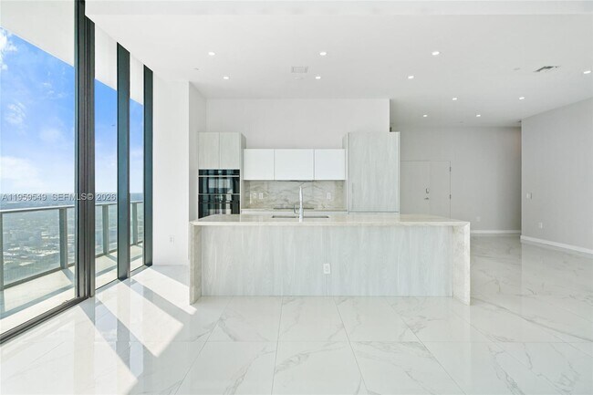 Building Photo - 480 NE 31st St