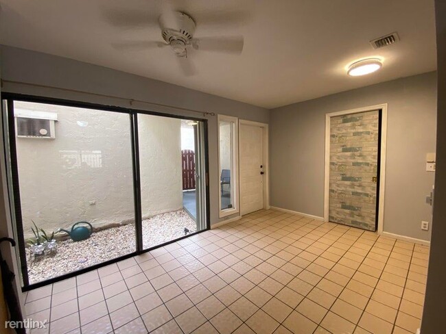 Building Photo - 3 br, 2.5 bath House - 1800 Embassy Dr Apt...