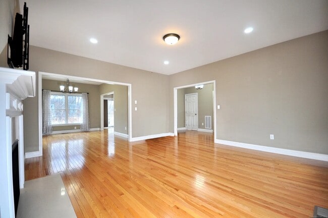 Building Photo - 47 Chaponis Way