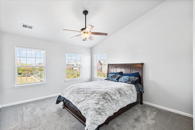 Building Photo - Close to I-95 and Downtown Fredericksburg