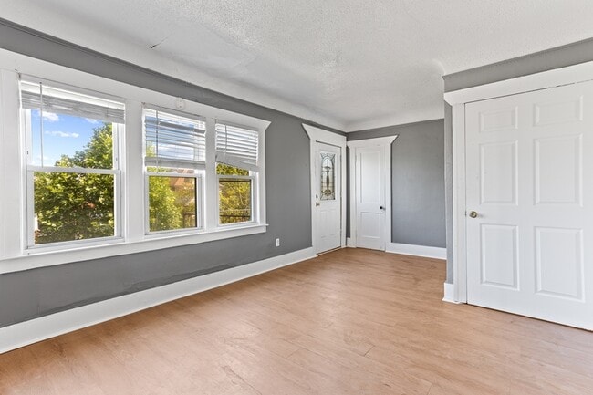 Building Photo - 2045 Clements St