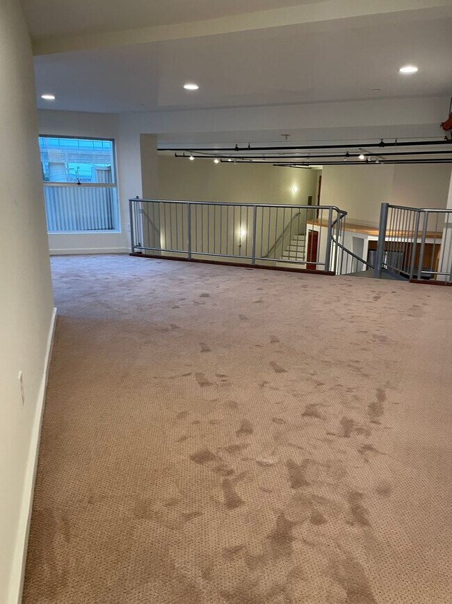 Building Photo - Mariposa Street 1020