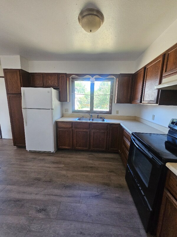 Building Photo - 203 W Larch St