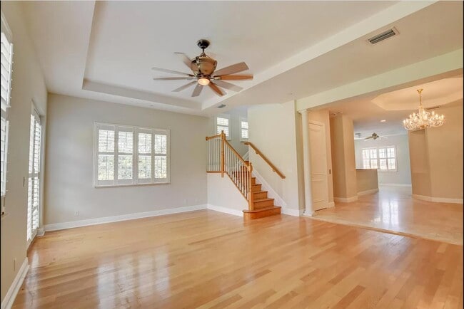 Building Photo - 545 NE 69th Cir