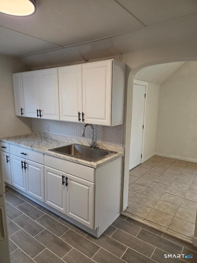 Building Photo - 72 Walnut St