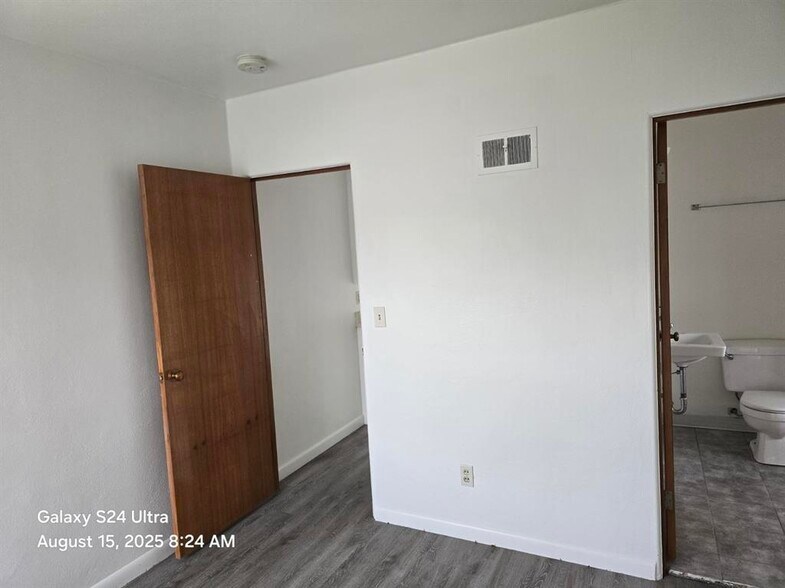 Building Photo - 1634 King St