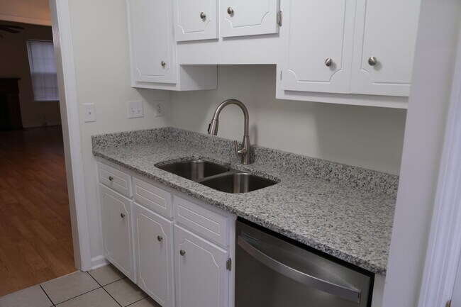 Building Photo - 2110 Gary St