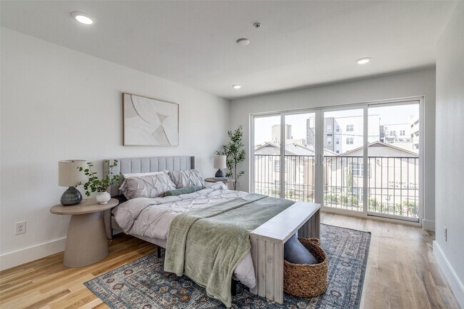 Building Photo - 4701 San Jacinto St