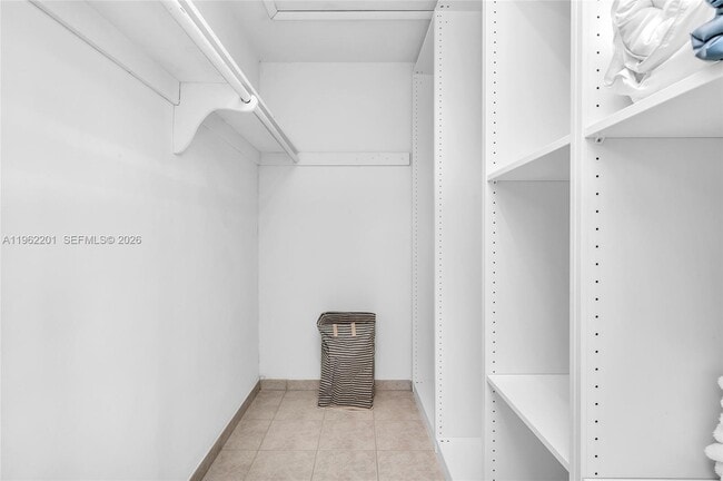 Building Photo - 21320 NE 25th Ct