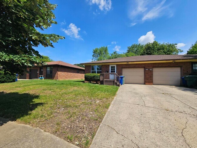 Primary Photo - 1950 Hampstead Dr