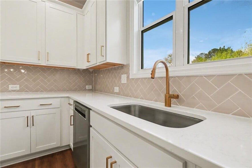 Building Photo - 545 Cresentry Brook