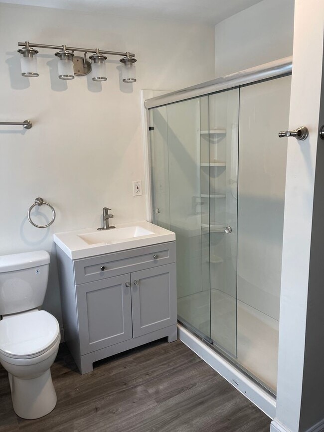 Building Photo - Nicely Remodeled 3beds/2bath House in Fern...