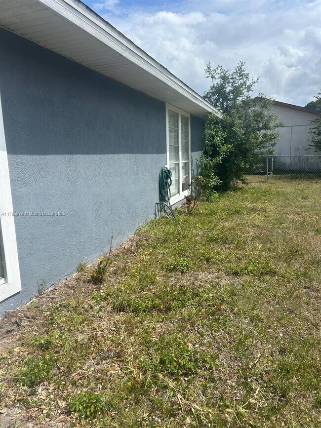 Building Photo - 1399 Cindy Cir NE