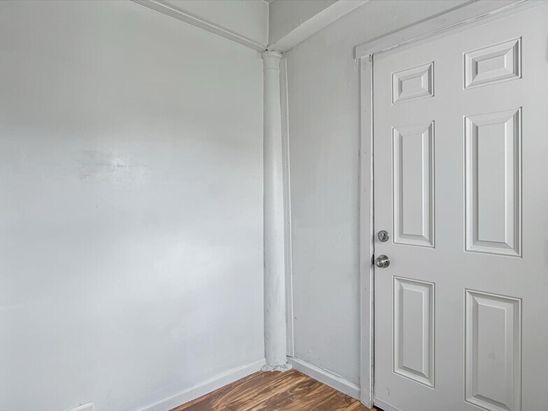 Building Photo - 5611 Hallows Ave