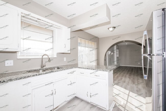 Building Photo - 11320 Bel Air Pl