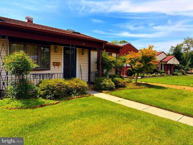 Building Photo - 31 Fairmount Dr
