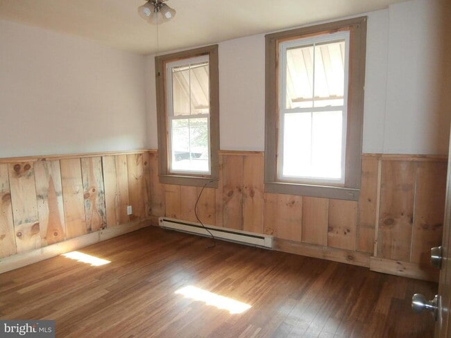 Building Photo - 10 Blue Ridge Ave