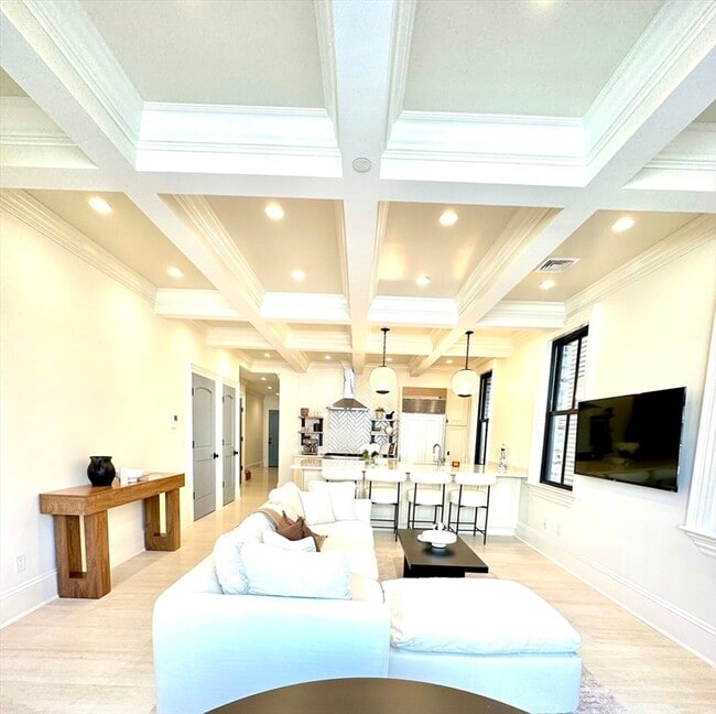 Building Photo - 6 Douglas St