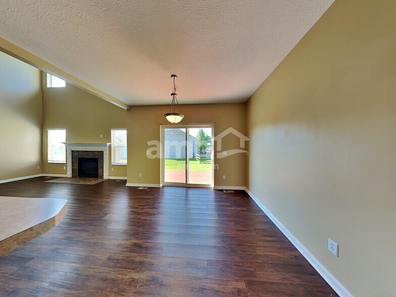 Building Photo - 11225 Santa Barbara Dr